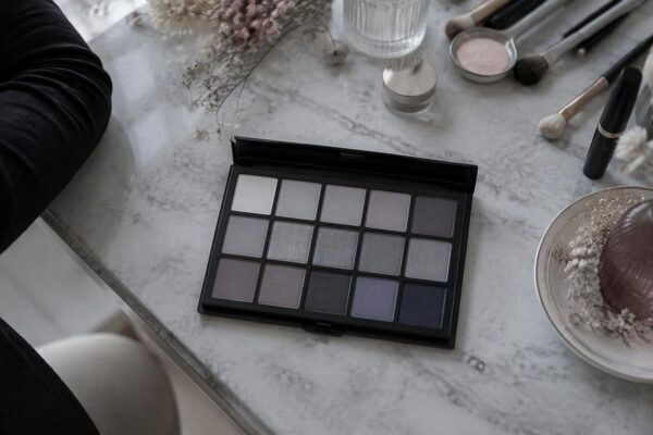 Scopri la nuova palette I Need a Cool di Natasha Denona: 15 ombretti in tonalità fredde