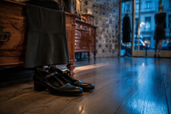 British style: Mary Jane e pencil skirt senza tempo