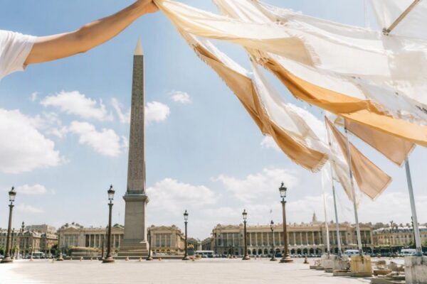 Papa Leone XIV attira una folla senza precedenti nella capitale francese
