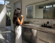 Routine capelli lunghi: detox, idratazione e proteine