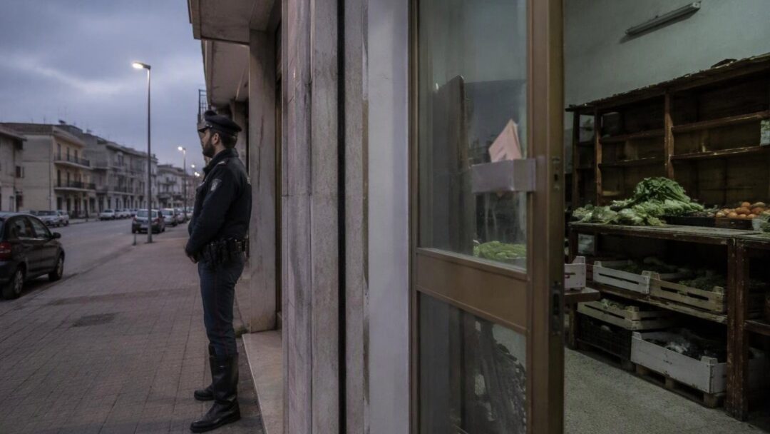 Scomparsa di due bambine a San Cataldo: la scoperta nel negozio cinese