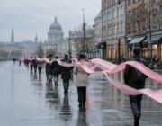 Campagne rosa: moda e bellezza sostengono la lotta al cancro al seno