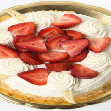 pastel de té con crema de fresa