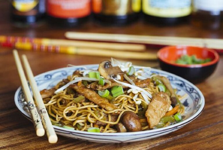 salteado de fideos de cerdo