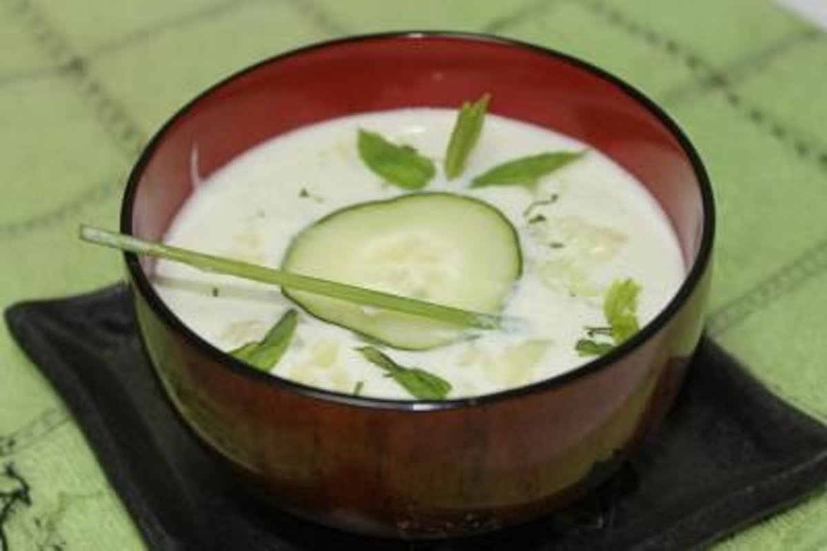 Gazpacho verde con pepino y aguacate: fresco, ligero y aromático