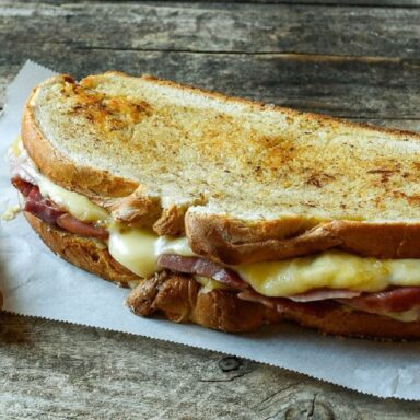 Sándwich de queso a la plancha: la receta de las tostadas de queso americano