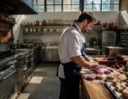 Aprende a preparar panecillos rosados con remolacha y queso cremoso