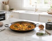 Ingredientes imprescindibles de la paella y los mejores locales para saborearla en España