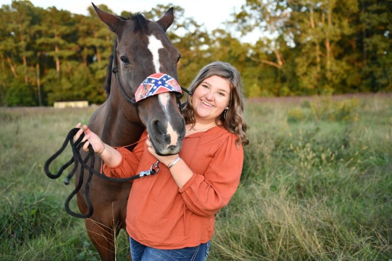 Una niña de 12 años supera al ladrón de coches y salva a su hermana del secuestro