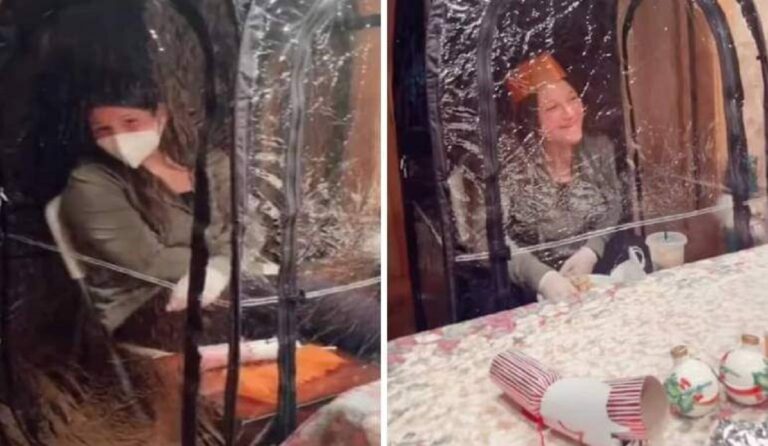 Una familia mete a su hermana positiva para Covid en una tienda de campaña de burbujas para que pueda participar en la cena de Navidad