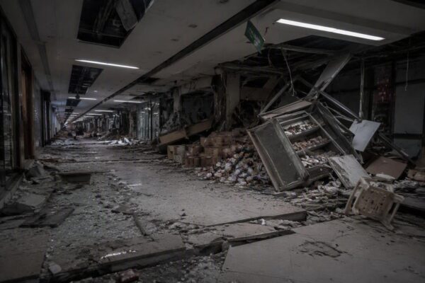 Japón sufre terremoto de magnitud 7,1: explosión en Aeon Mall y evacuaciones masivas