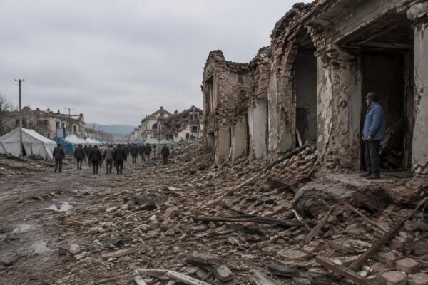 Crisis de vivienda en Armenia: 4.000 damnificados tras sismo del 2026