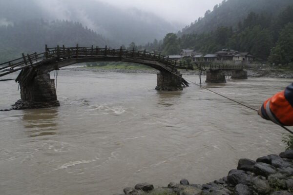 Inundaciones catastróficas en Nepal y China: última hora sobre víctimas y daños