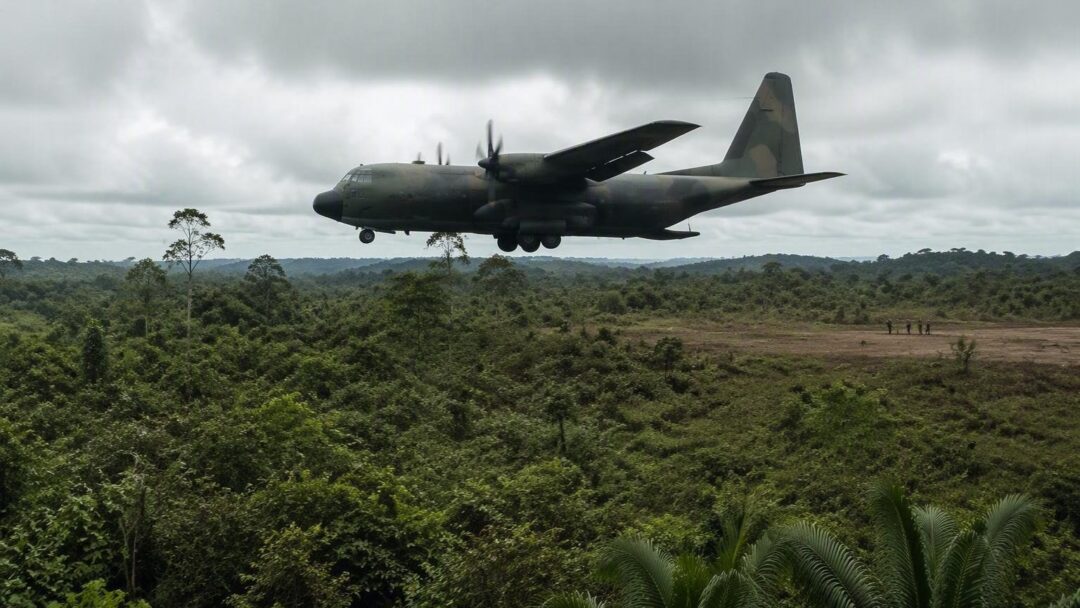 Bombardeos en Colombia dejan 20 guerrilleros muertos y tres menores de edad