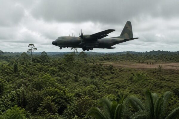Bombardeos en Colombia dejan 20 guerrilleros muertos y tres menores de edad