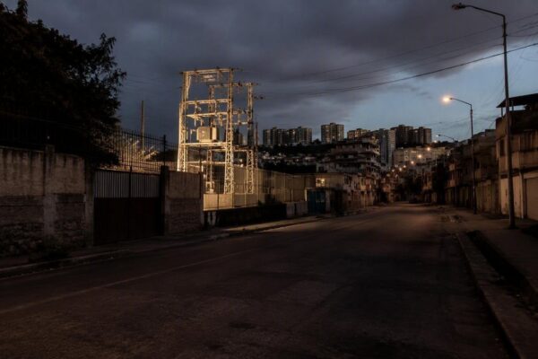 Venezuela sufre dos fuertes bajones de electricidad en menos de 15 minutos
