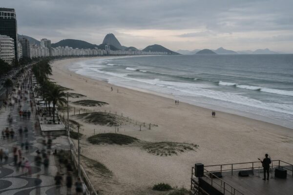 Música y apoyo a Lula en la playa de Copacabana