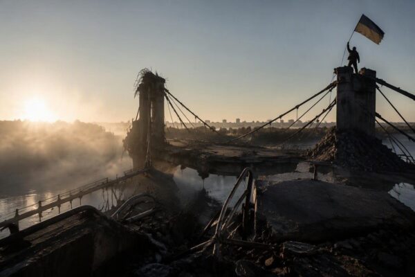 Violenta madrugada en Kiev: puente del Norte bombardeado y seis muertos