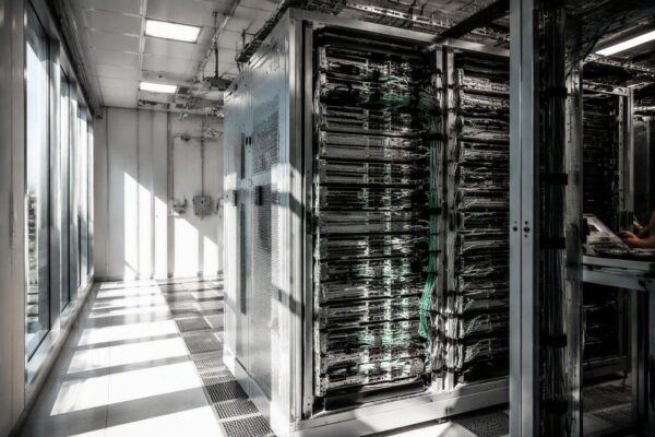 Come le normative sulla sostenibilità stanno trasformando il settore delle infrastrutture digitali