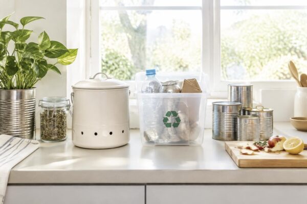 Riduci i rifiuti in casa con compost, riuso e differenziata