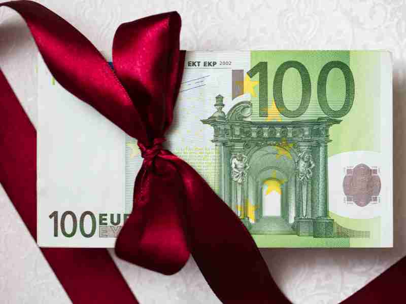 Bono de Navidad de 100 euros 2024: solicitud, requisitos y plazos