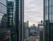 Bonos y acciones: impacto de los tipos de interés y estrategias de inversión