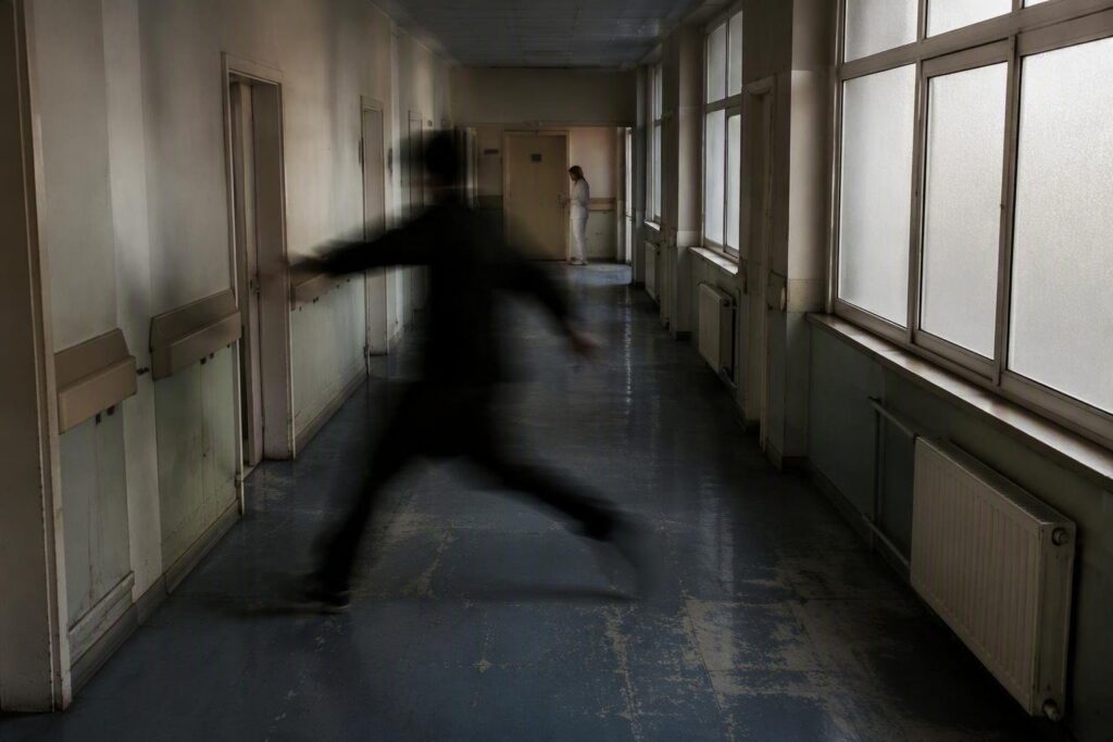 Aggredito un operatore sanitario al Centro di salute mentale di via Monteverdi