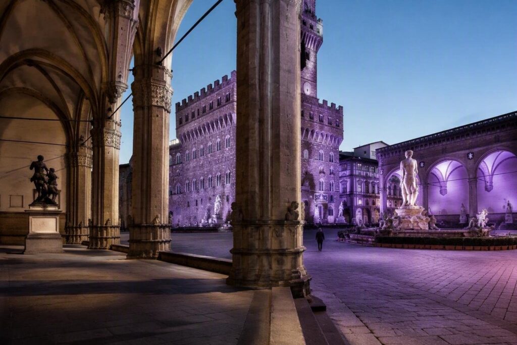 Centenario Fiorentina: monumenti e piazze illuminati di viola