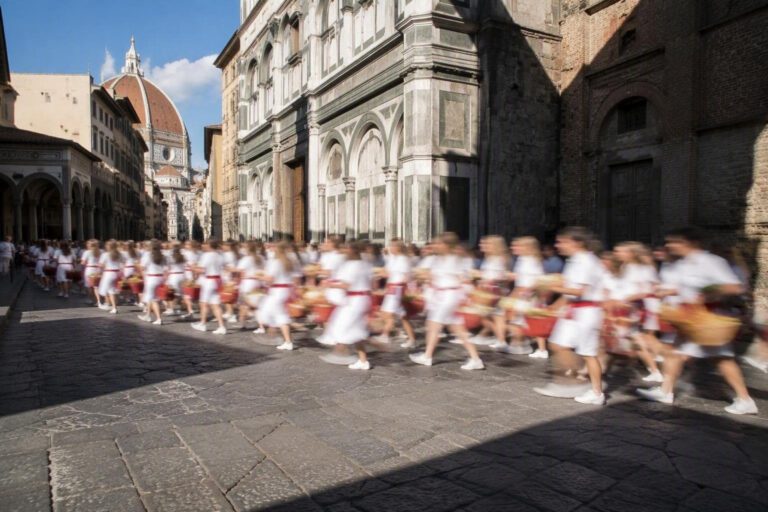 La festa di San Lorenzo a Firenze: un mix di spiritualità e convivialità