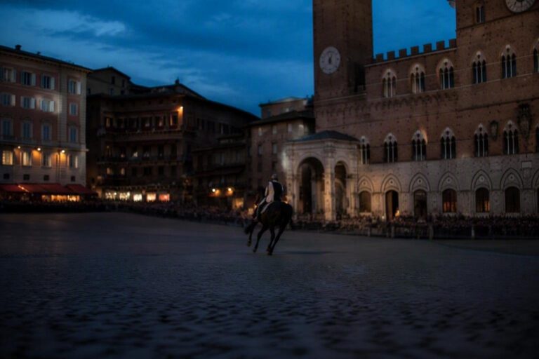Palio di Siena 2026: Nicchio vince con Tittia e Anda e Bola