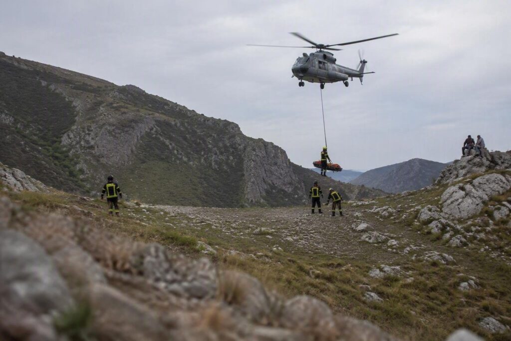 Recupero in elicottero per coppia in difficoltà tra i dirupi di Palazzuolo sul Senio