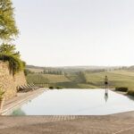 Giovane senza fissa dimora trovato morto in piscina a Castellina in Chianti