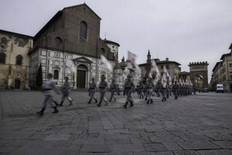 Volontari e cuori in festa nella piazza del Carmine
