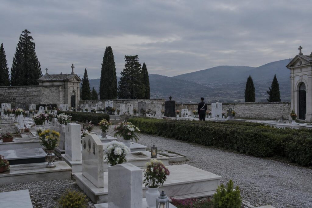 Presenza dei volontari Carabinieri per prevenire furti al cimitero comunale