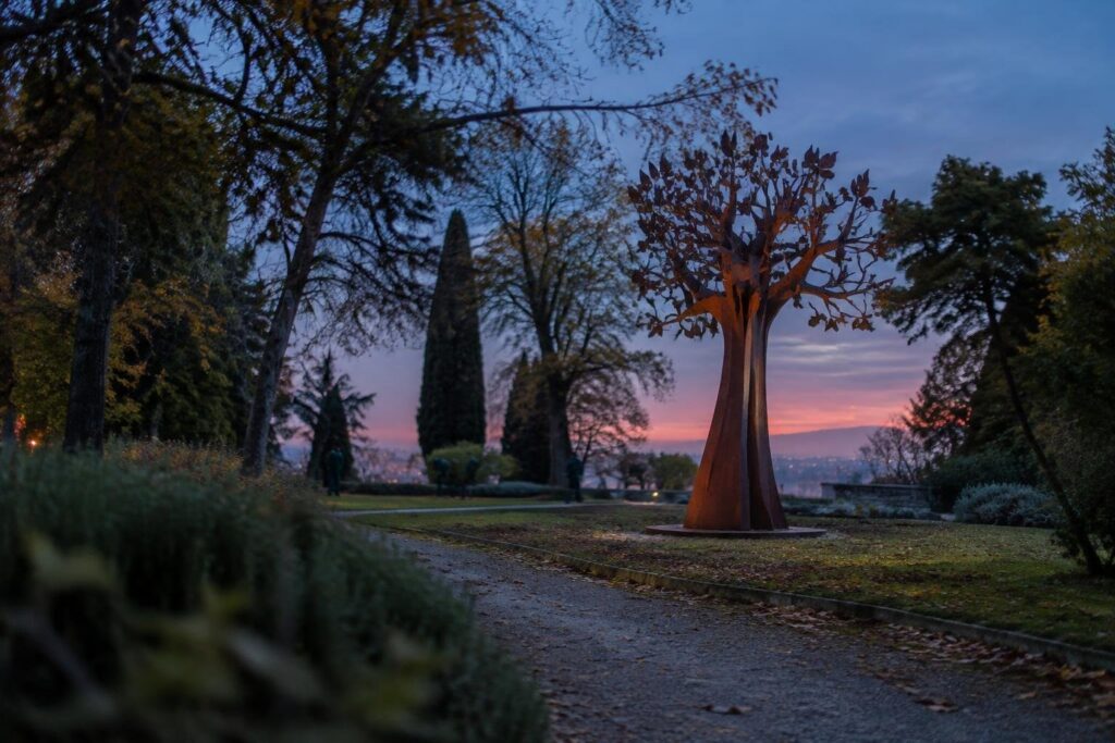 Restauro dell’opera in acciaio corten nel parco di Villa Montalvo