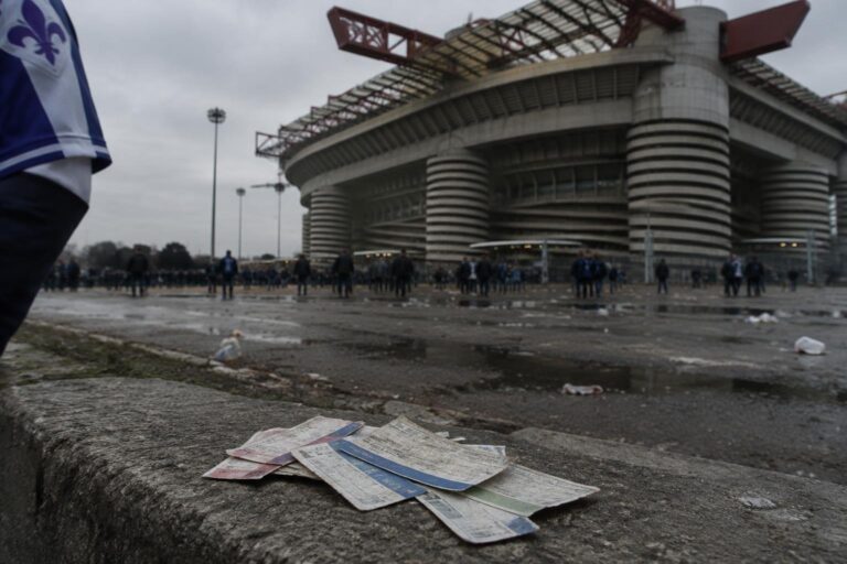 Tifosi viola in sciopero: protestano prezzi e prenotazione a San Siro
