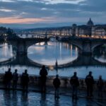 Violenza a Firenze: il ponte di Santa Trinita diventa battaglia