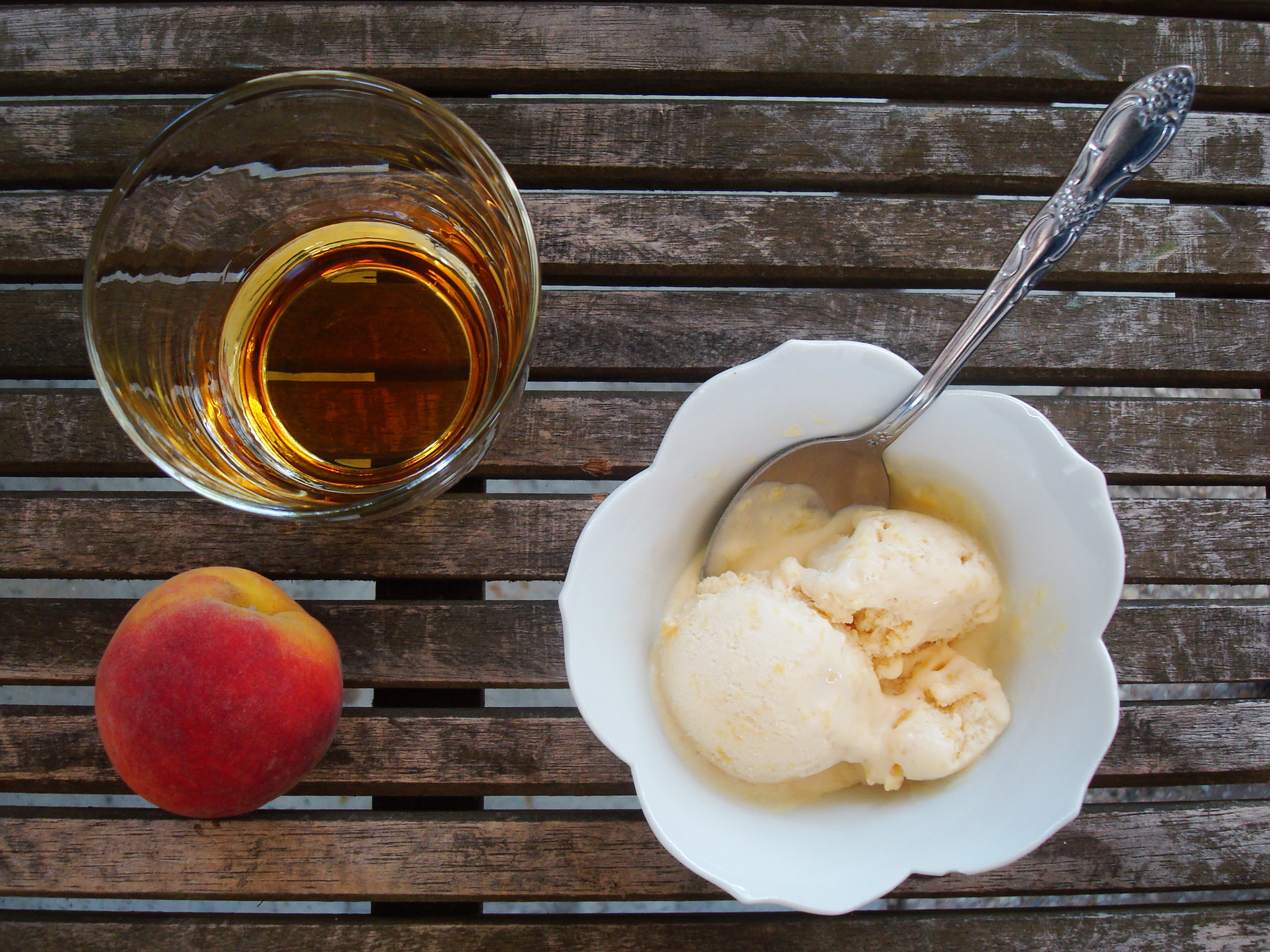 gelato alla pesca