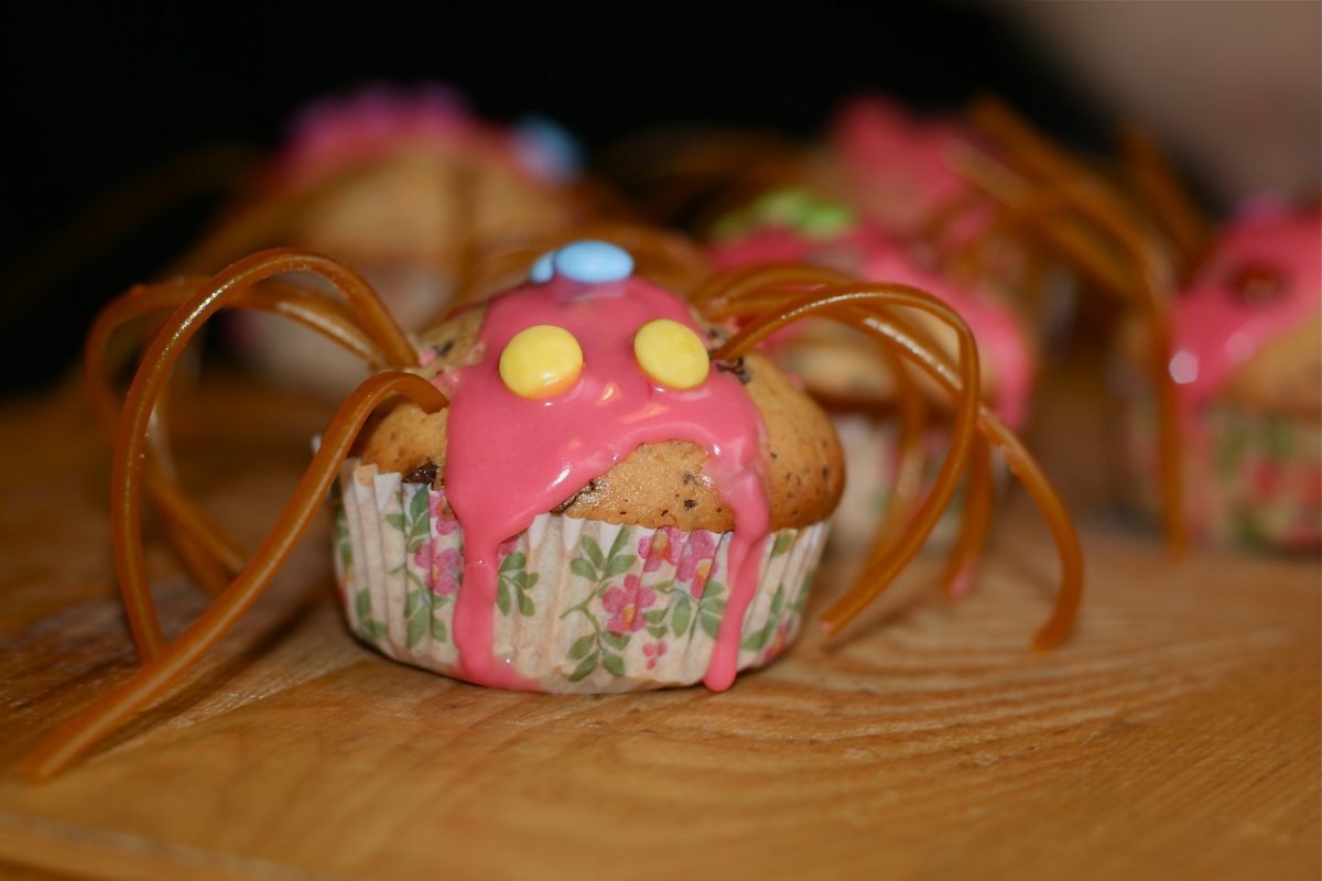 Ragni di Halloween fai da te con i muffin