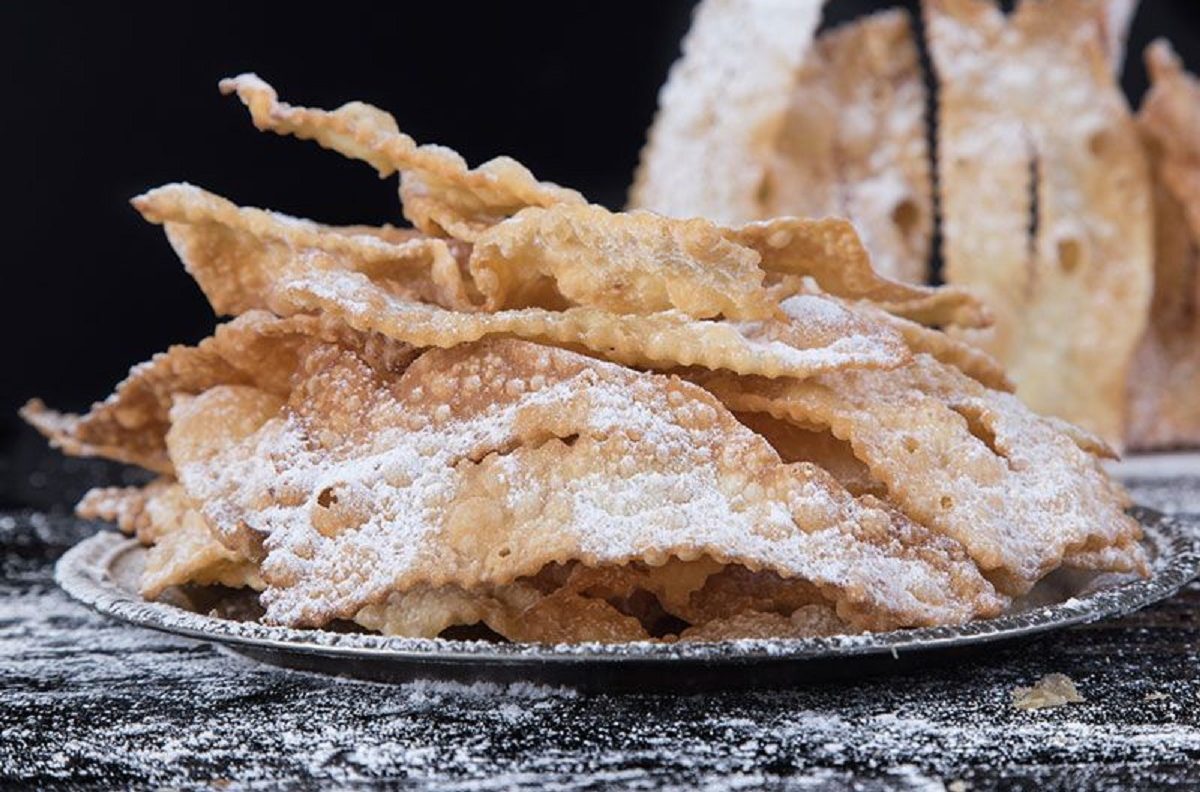 Chiacchiere con il sanguinaccio