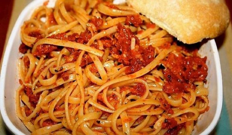 Bavette con pomodorini Lardo di Colonnata e pinoli