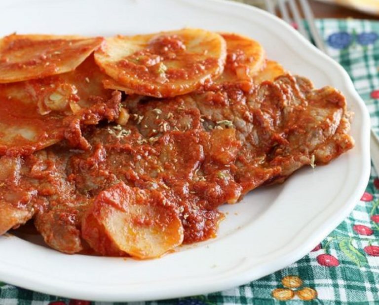 fettine di vitello alla pizzaiola con patate al forno