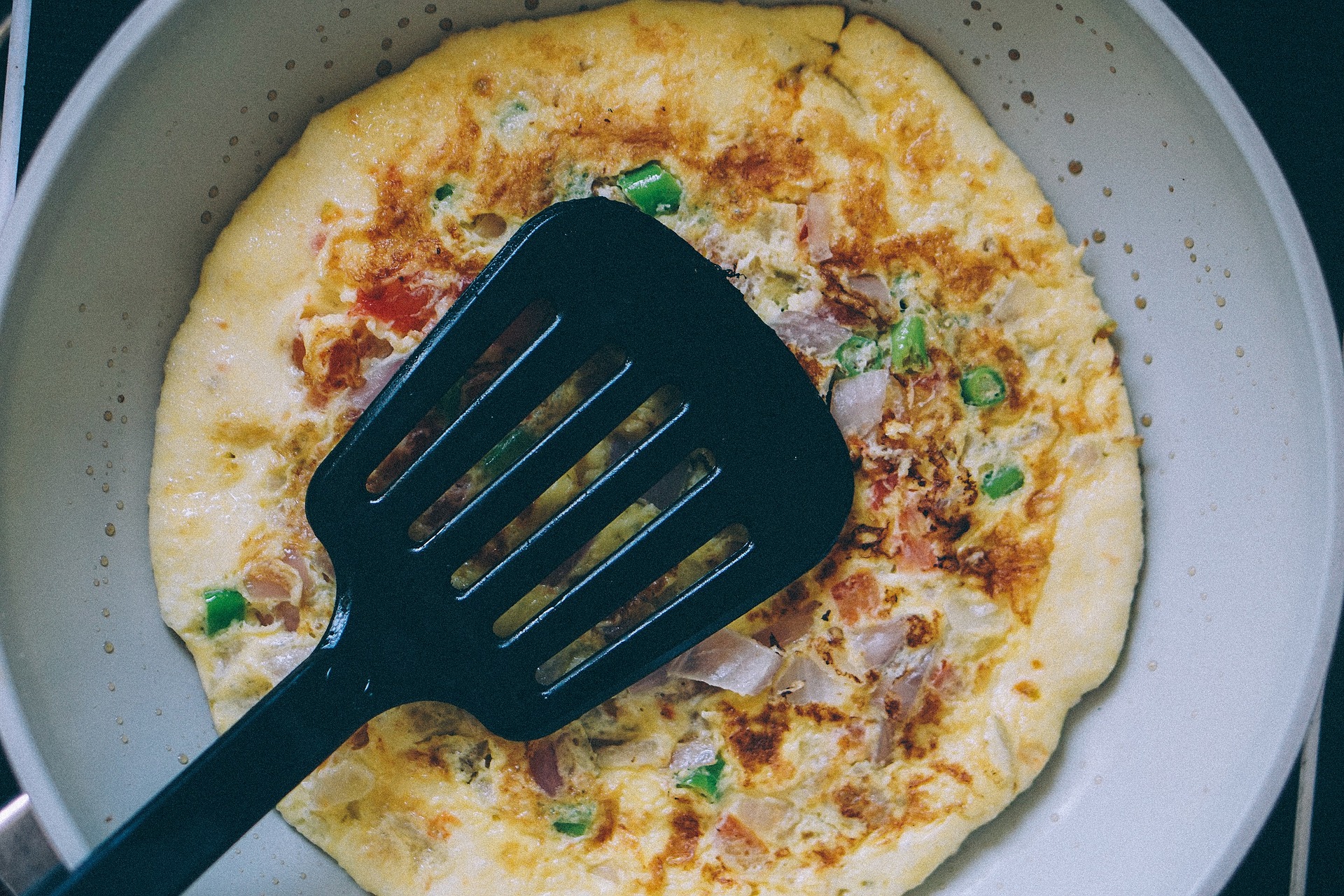 Spiedini di frittata olive e pomodorini
