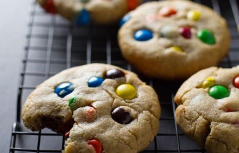 biscotti arlecchino con smarties
