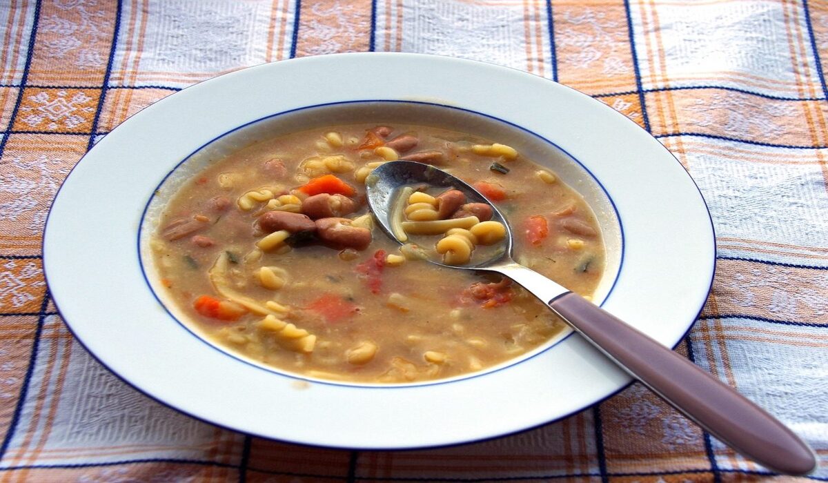 pasta e fagioli in brodo ricetta veloce 1