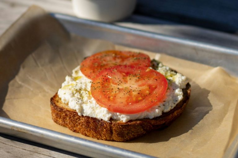 Ricotta dopo la scadenza, si può mangiare?