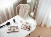 Look estivo completo: hair, make-up occhi e abiti bianchi dalla passerella alla strada