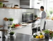 Kebab casalingo con spiedi da forno o padella e pita morbida