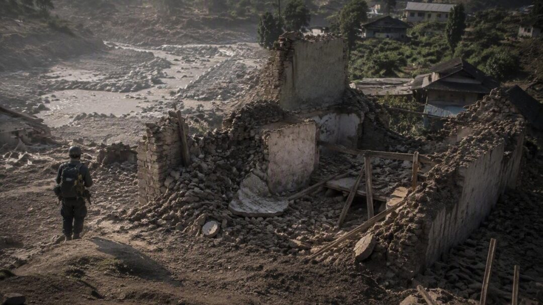 Nepal, miracolo a Betrawati: donna salvata dopo dieci giorni sotto le macerie