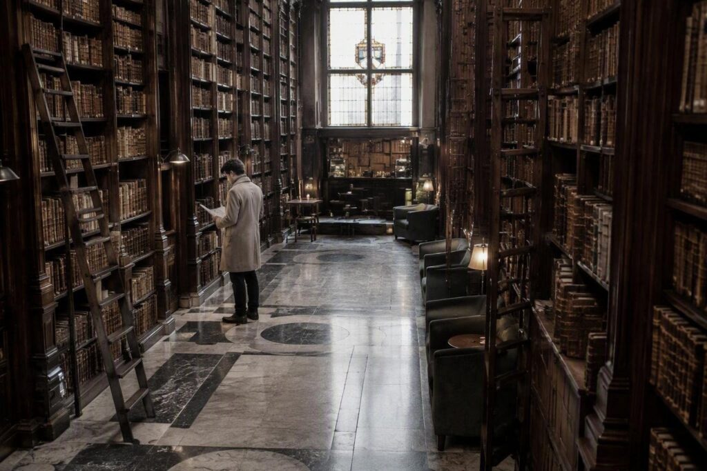 Genova letteraria a piedi: itinerario tra biblioteche, archivi e caffè storici